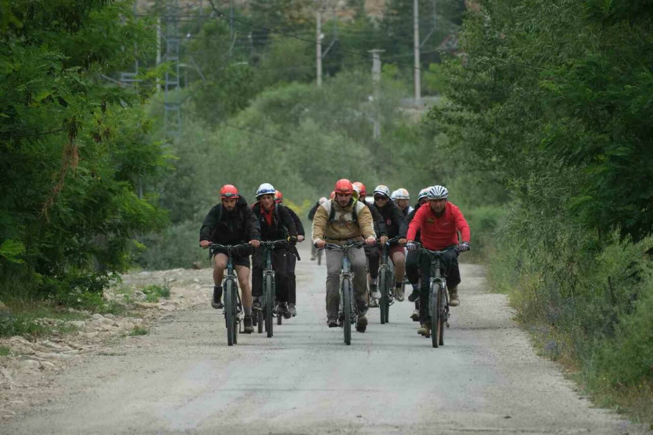 Erzurum Valiliği koordinesinde, gençlerin doğayla iç içe, ekip ruhu içerisinde
