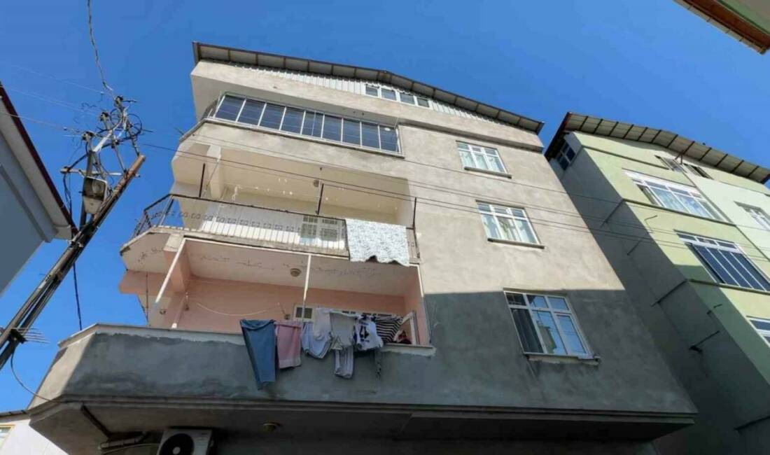 Samsun’da 3. katındaki evlerinin penceresinden düşen 4 yaşındaki çocuk, ağır