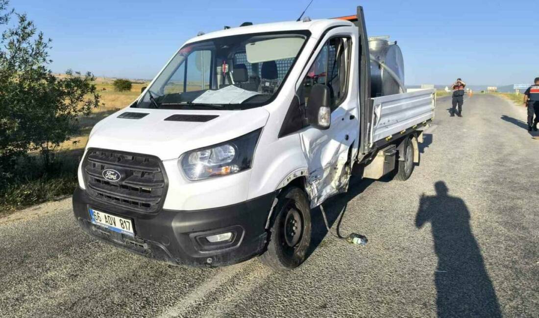 Yozgat’ın Sarıkaya ilçesinde kamyonet ile hafif ticari aracın çarpıştığı kazada