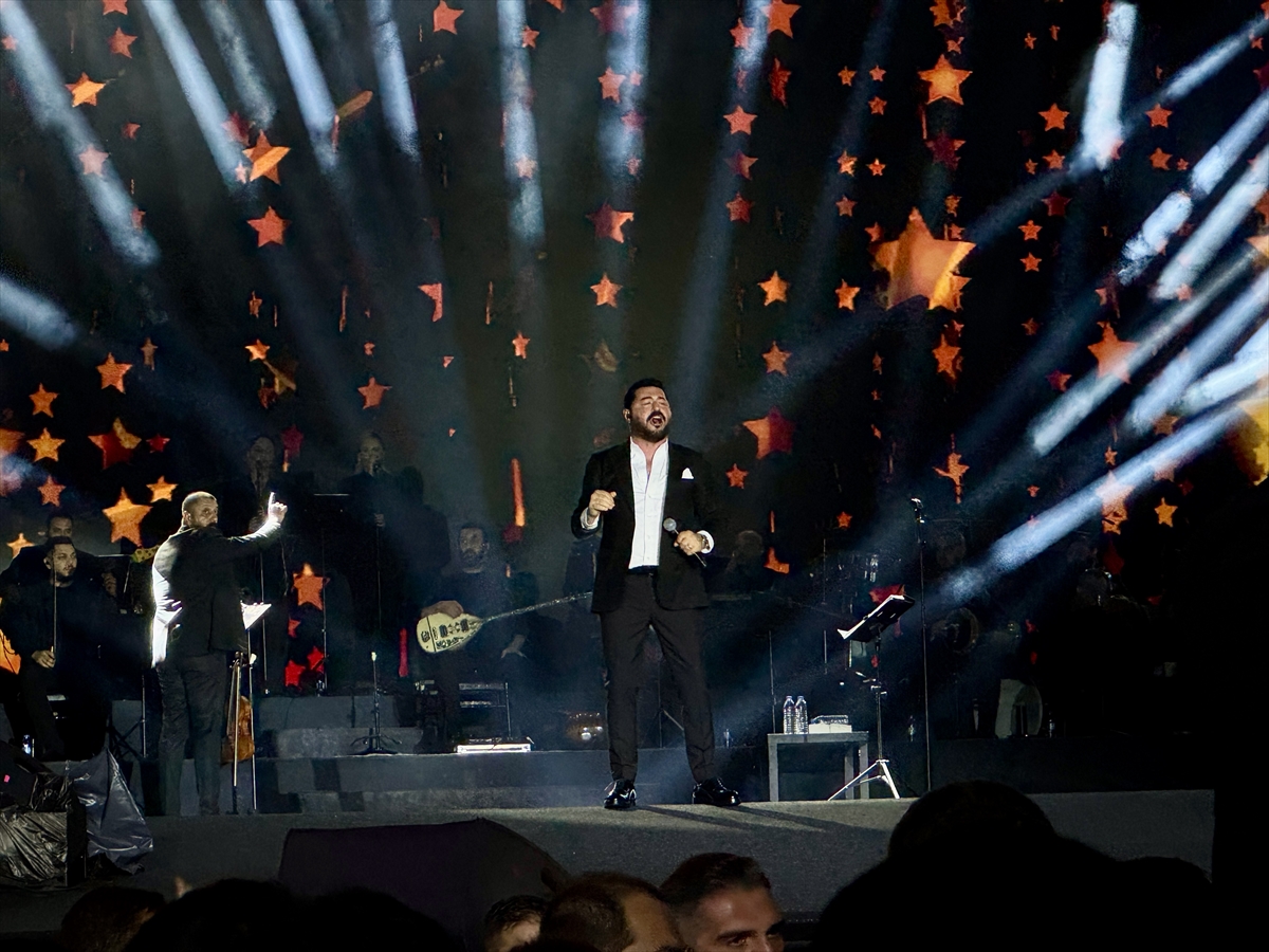 TRABZON (AA) – “Trabzon Kültür Yolu Festivali” etkinlikleri şarkıcı Serkan