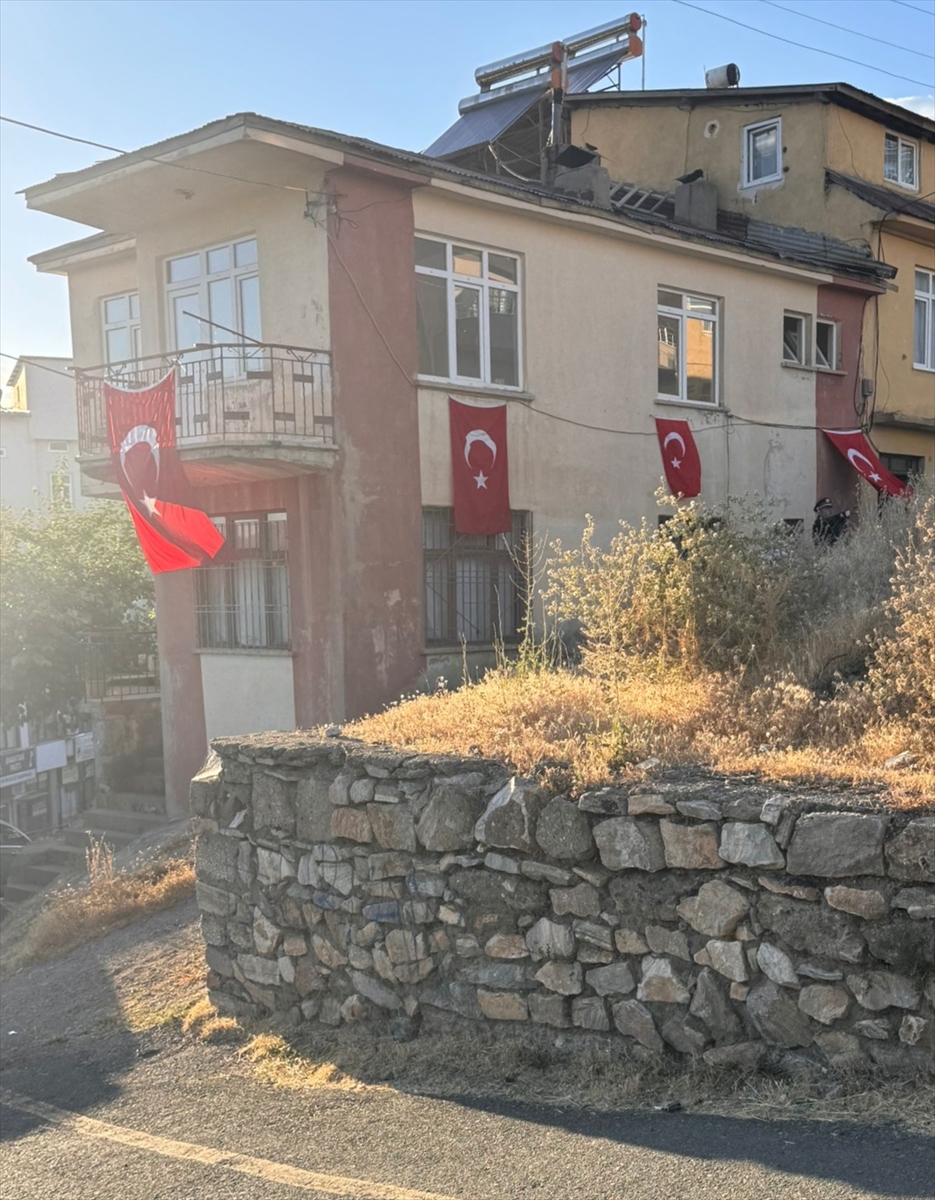 MALATYA (AA) – Pençe-Kilit Harekat bölgesinde bir mağarada arama tarama