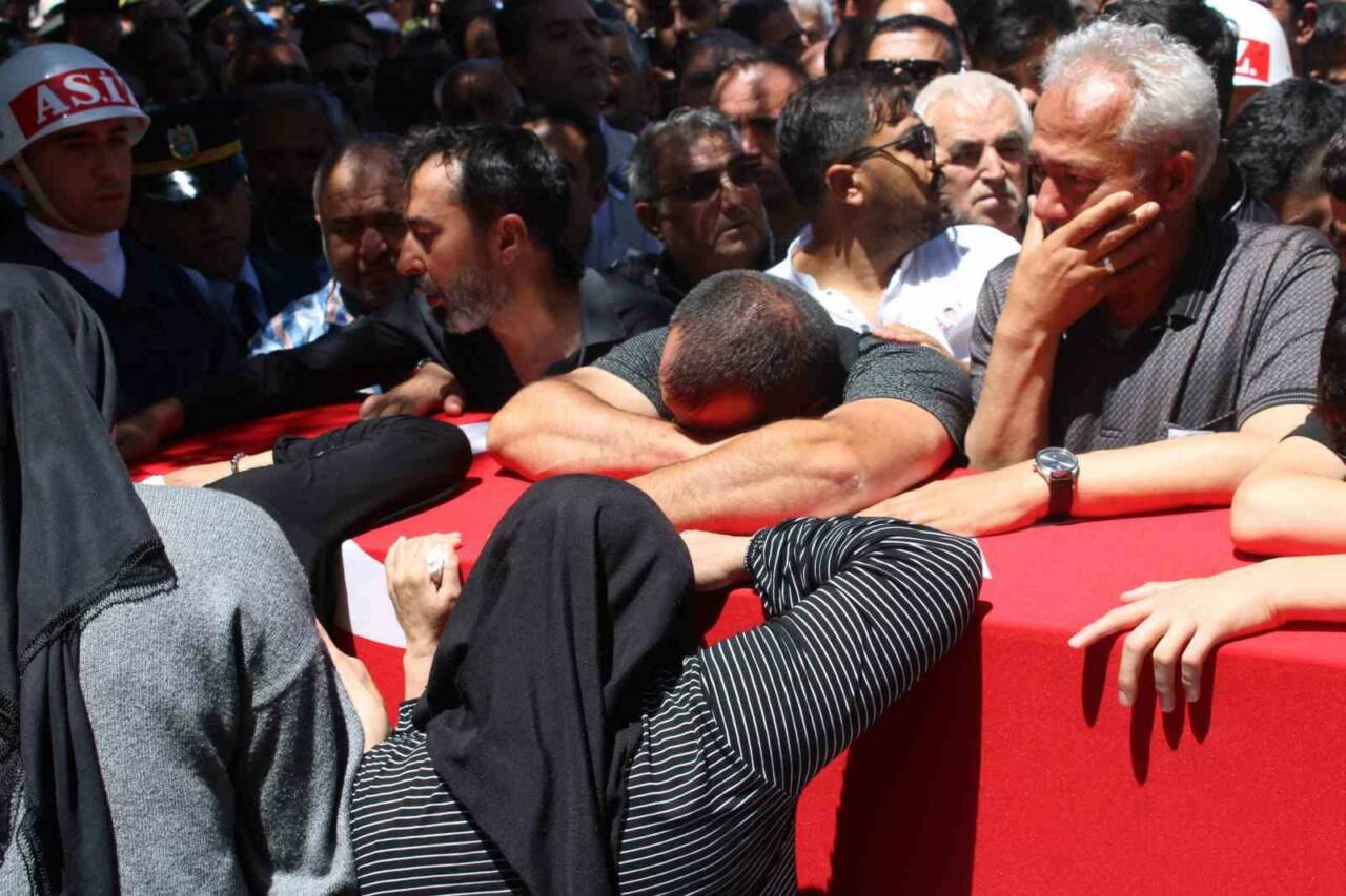 Pençe-Kilit Harekat bölgesindeki bir mağarada arama tarama faaliyeti sırasında metan