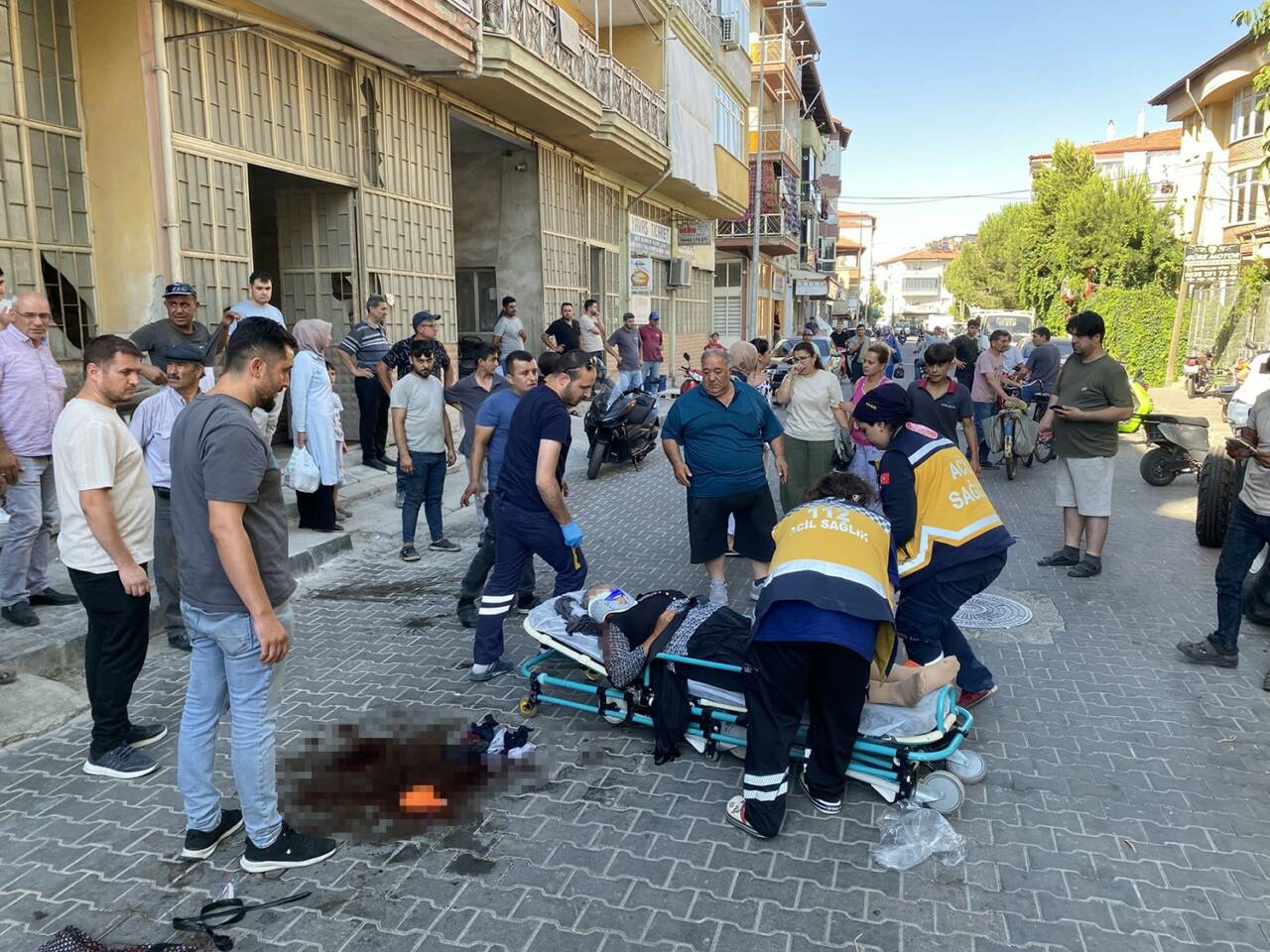 Manisa’nın Kula ilçesinde dengesini kaybetmesi sonucu seyir halindeki motosikletten düşen