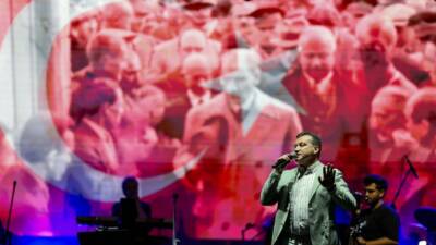Silivri Belediyesi’nin bu yıl 63’ncüsünü düzenlediği Yoğurt Festivali sona erdi Silivri Belediyesi’nin bu yıl 63’üncüsünü düzenlediği Yoğurt Festivali’nin üçüncü gününde