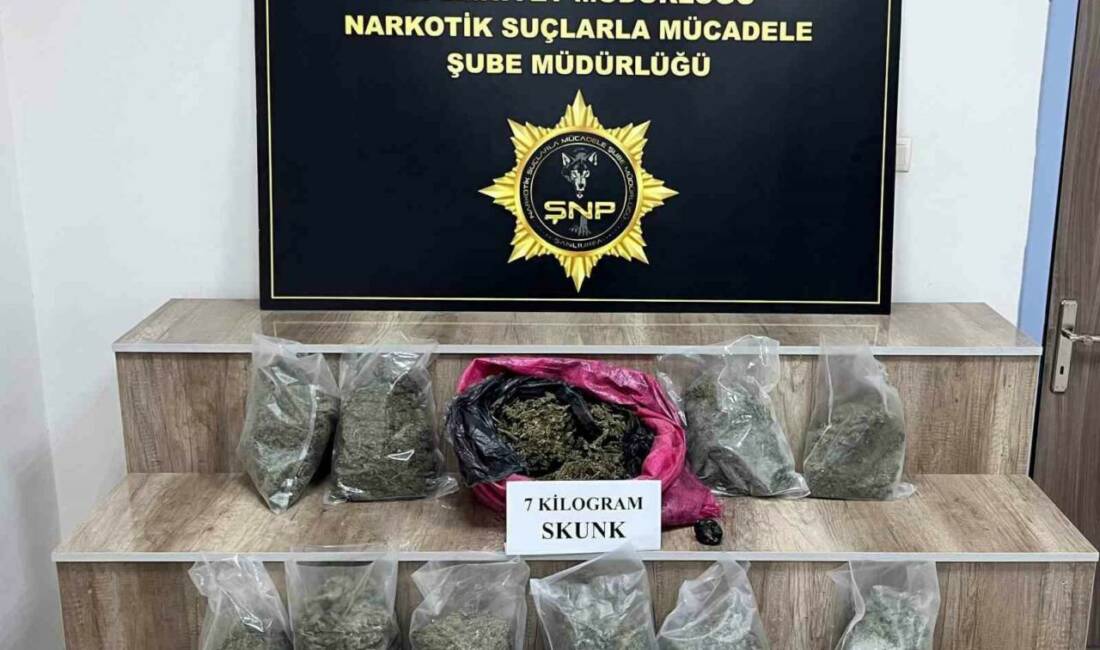 Siverek ilçesinde düzenlenen uyuşturucu operasyonunda 7 kilogram skunk maddesi ele