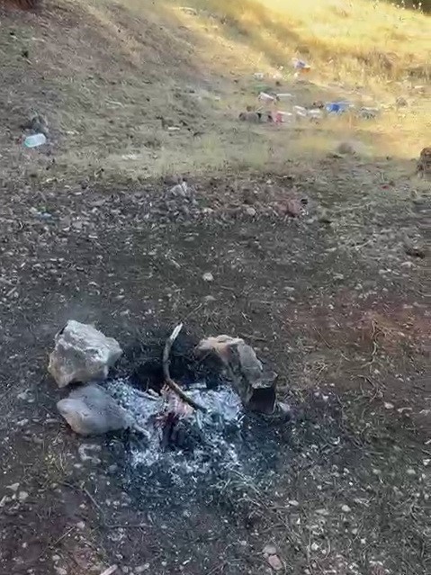 Adıyaman’da, ormanlık alan içerisinde yakılan ve söndürülmeden bırakılan ateş, şans