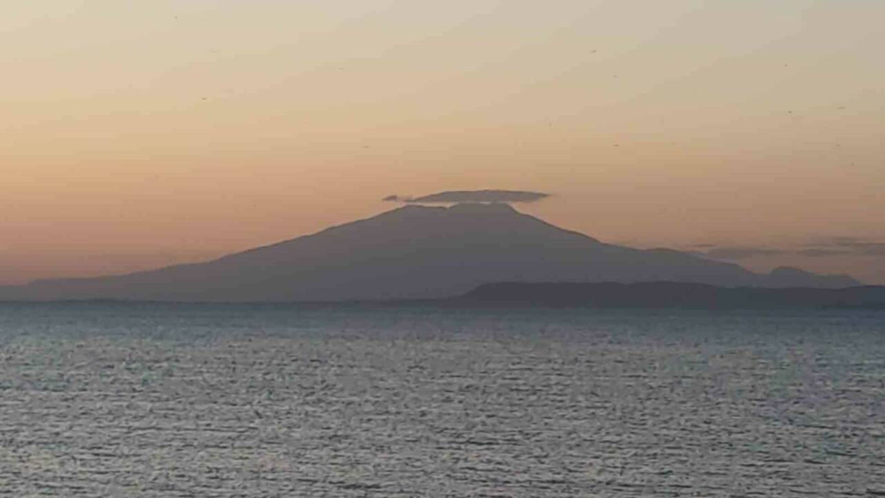Bitlis’in Adilcevaz ilçesi sınırlarında bulunan Türkiye’nin üçüncü yüksek dağı olan