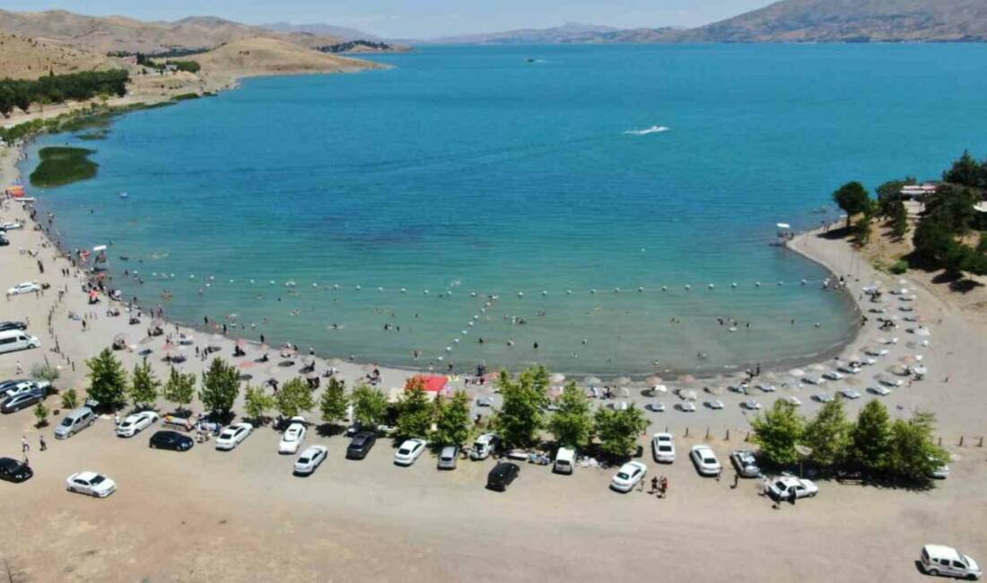 Elazığ ve çevre illerden tatilciler, doğunun gizli denizi olarak bilinen