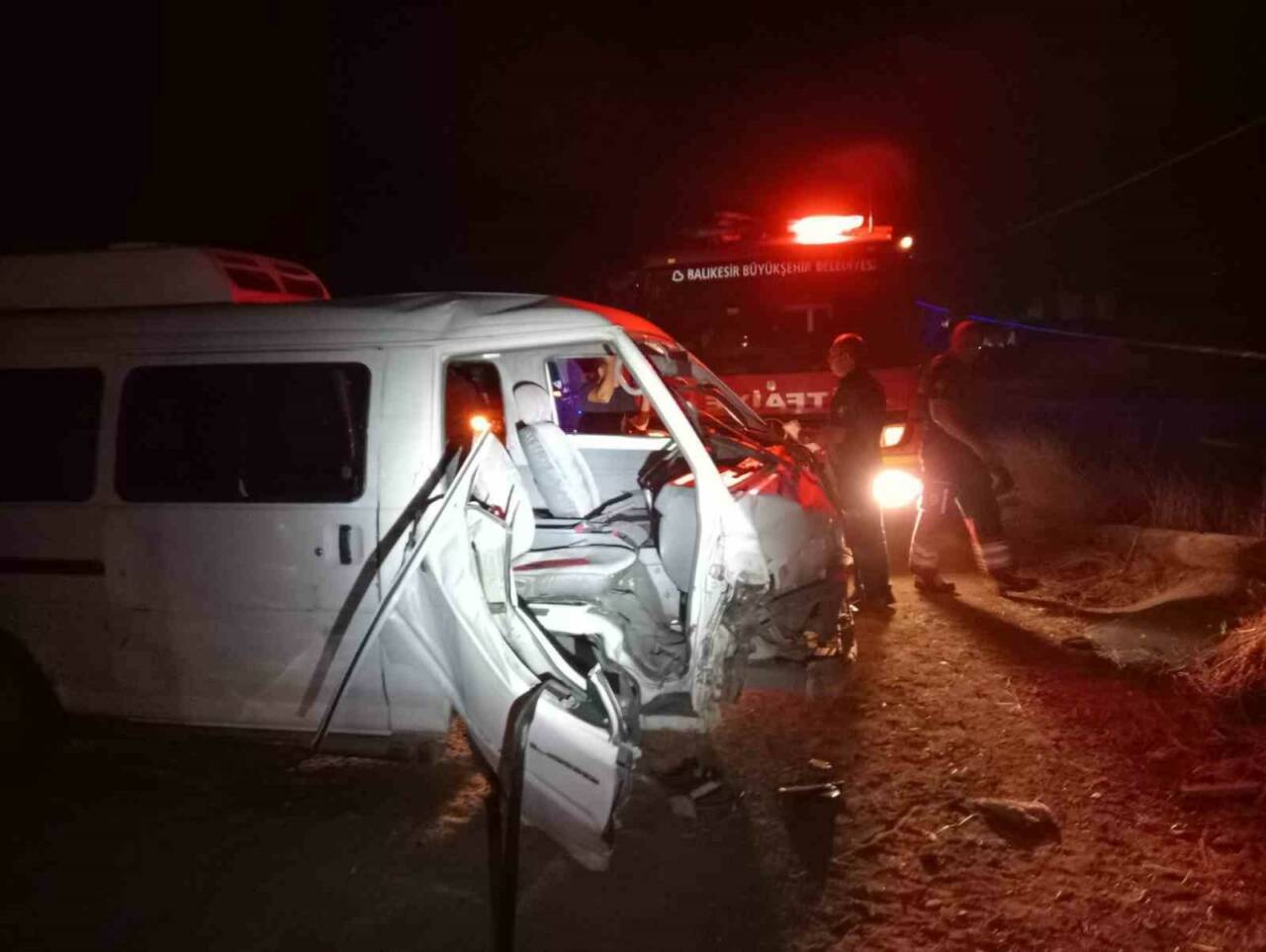 Balıkesir’in Burhaniye ilçesinde meydana gelen tek taraflı trafik kazasında kamyonet