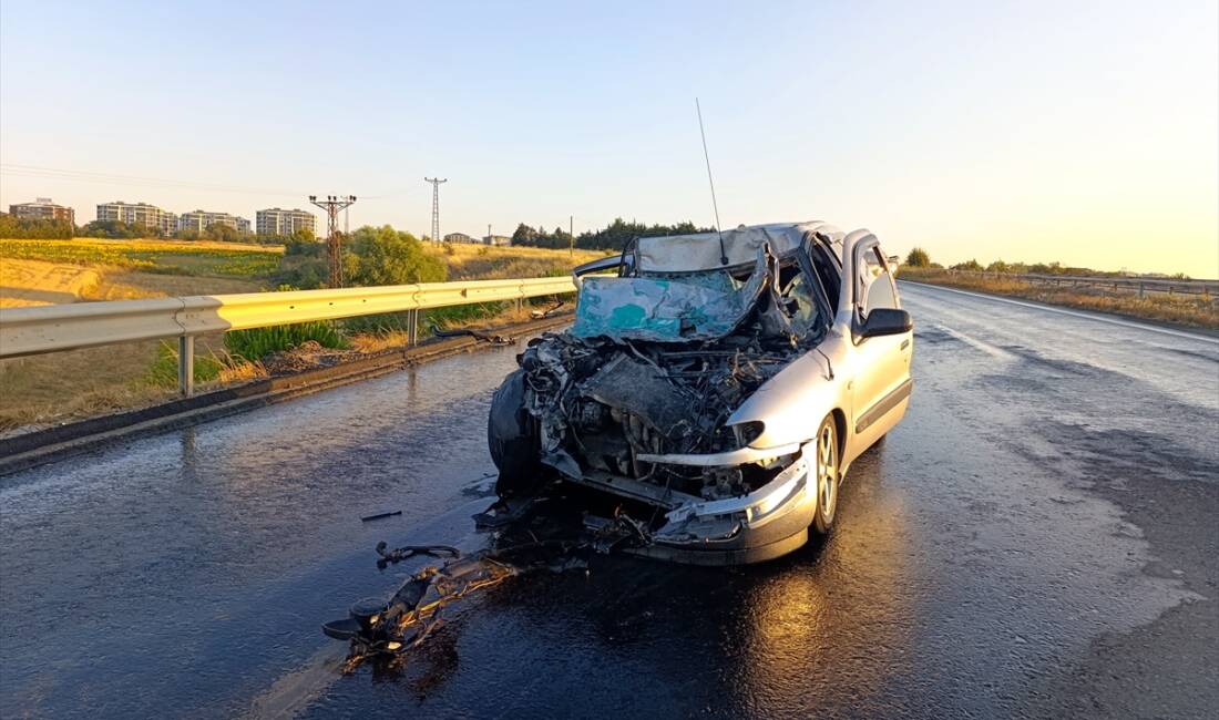 TEKİRDAĞ (AA) – Tekirdağ’ın Çerkezköy ilçesinde pikaba arkadan çarpan otomobilin