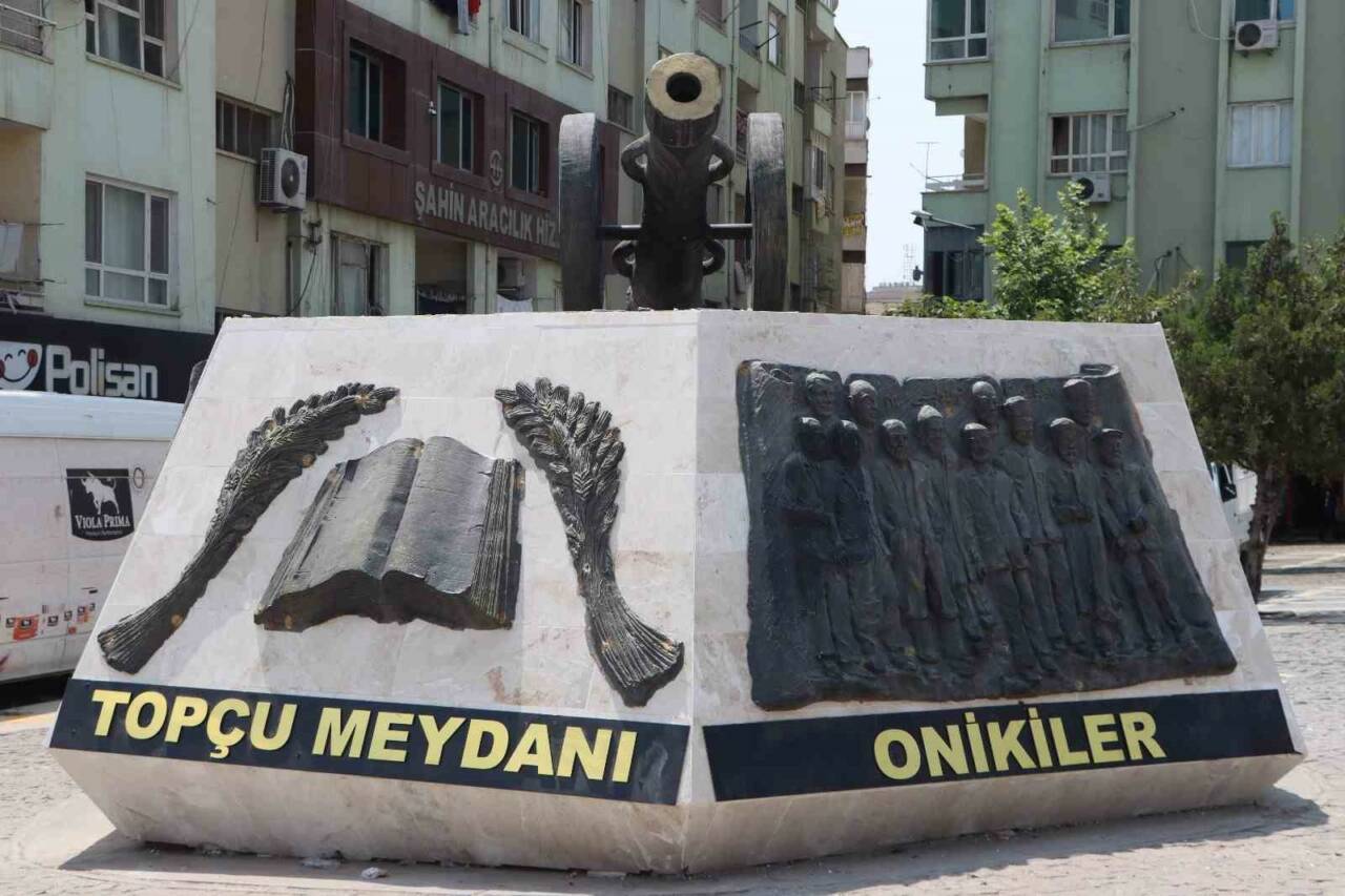 Şanlıurfa Büyükşehir Belediyesi, kentin önemli noktalarından olan Topçu Meydanı ve