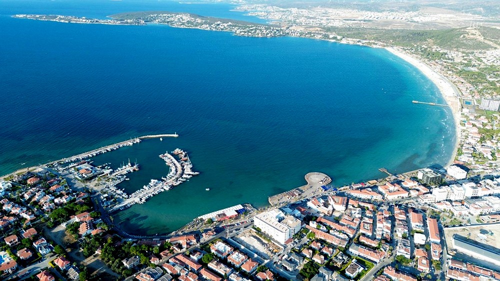 İzmir’in Çeşme ilçesinde yaşanan yangın felaketinin ardından ilçedeki turizm sivil