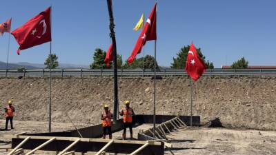 - "Son 23 yılda ülkemizin dört bir yanında kara yolu