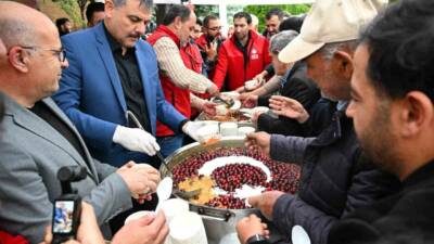 Erzurum Valisi Mustafa Çiftçi, muharrem ayı dolayısıyla Yakutiye Kent Meydanı’nda