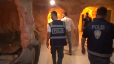 Van’ın Erciş ilçesinde polis ekipleri tarafından düzenlenen fuhuş operasyonunda gözaltına