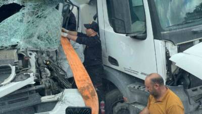 Van’ın Çaldıran ilçesinde tırın sulama kamyonuna arkadan çarpması sonucu meydana