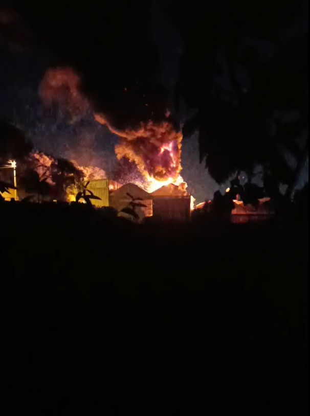 Yalova’nın Çınarcık ilçesinde faaliyet gösteren tarım işletmesinin deposunda çıkan otomobil