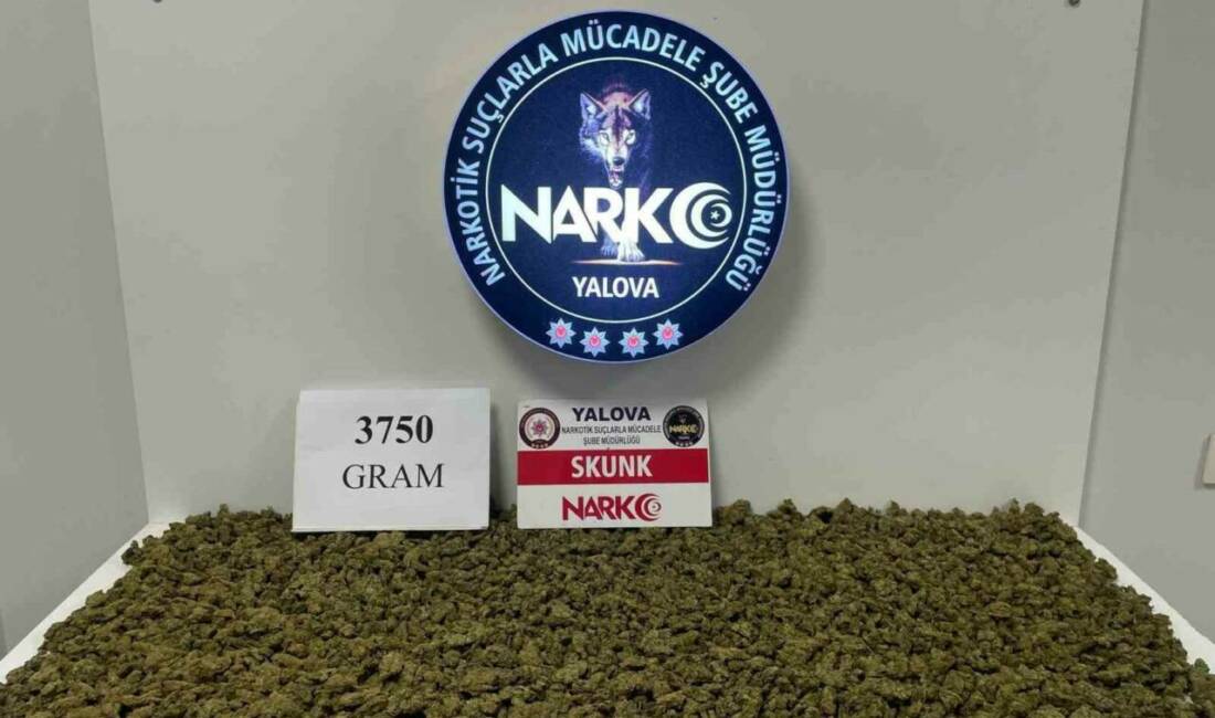Yalova’da düzenlenen uyuşturucu operasyonunda motosikletli şüpheli durduruldu. Motosiklet üzerindeki valiz