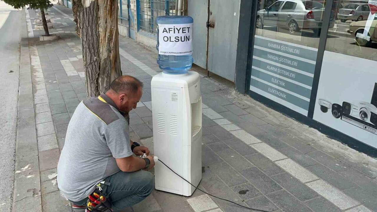 Yerköy Sinema Caddesi’nde esnaflık yapan Bekir Korkut, yaz aylarının kavurucu