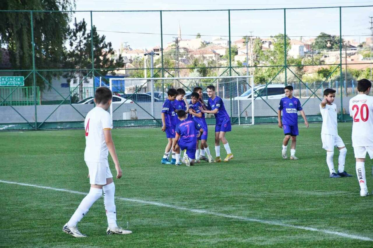 Kayseri U12 Ligi Play-Off final maçında Zeki Akparlar FK U12