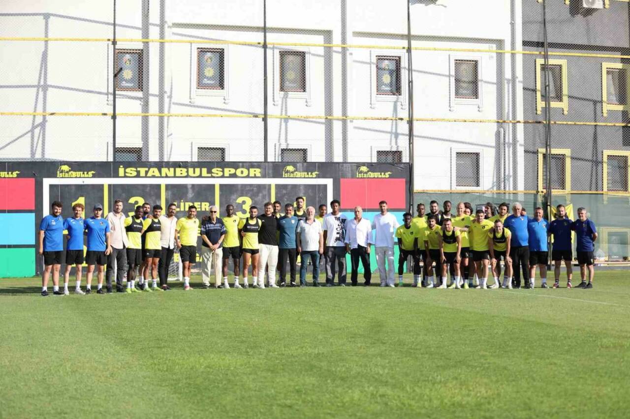 Trendyol 1 Lig ekiplerinden İstanbulspor, eski oyuncuları Zeki Çelik ve