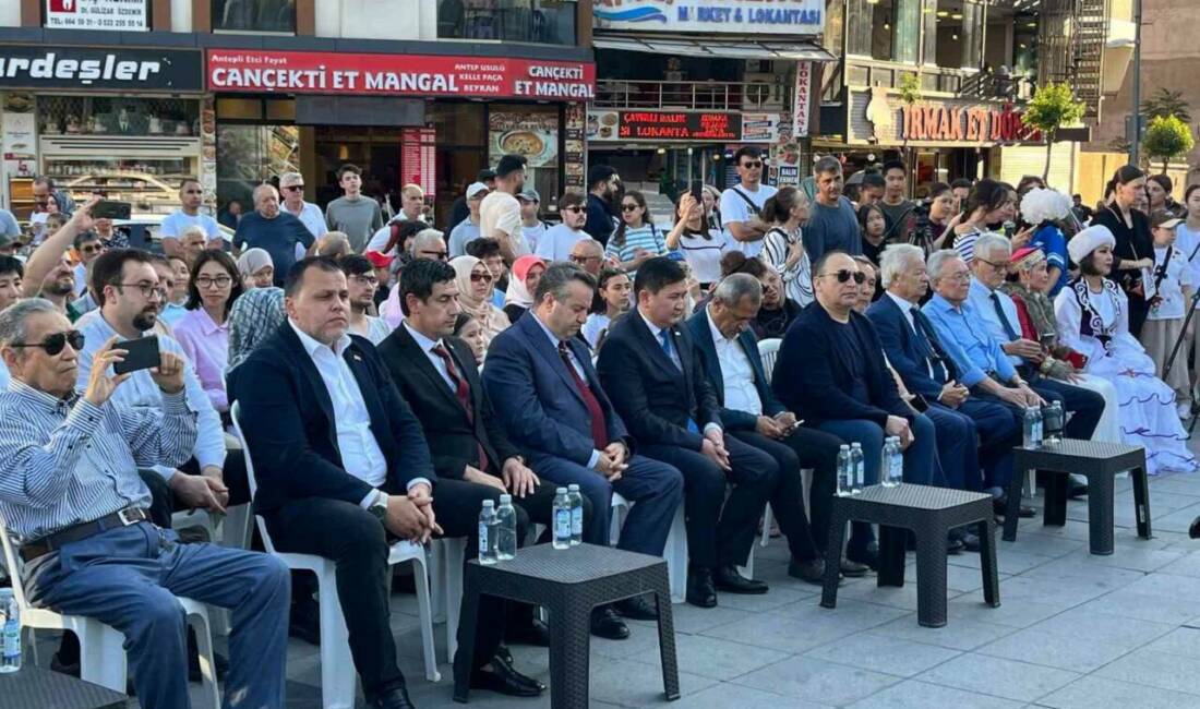 Zeytinburnu’nda “Ulusal Dombra Günü” etkinliği düzenlendi. Programda öğrenciler tarafından dombra