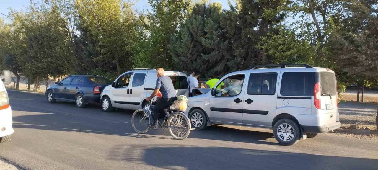 Adıyaman’da, üç aracın karışmış olduğu zincirleme trafik kazasında 1 kişi