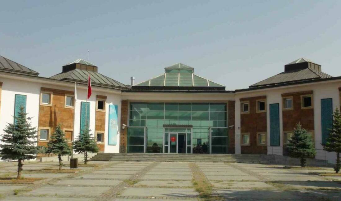 Bitlis’in Ahlat ilçesinde bulunan Ahlat Müzesi, bakım, onarım, teşhir ve