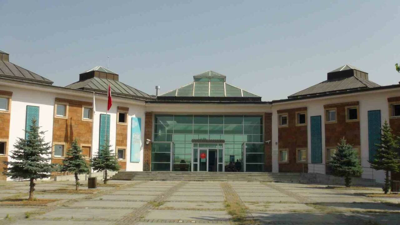 Bitlis’in Ahlat ilçesinde bulunan Ahlat Müzesi, bakım, onarım, teşhir ve