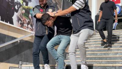 Sultangazi’de aile içerisinde başlayan sözlü tartışma cinayetle bitti. 20 yaşındaki