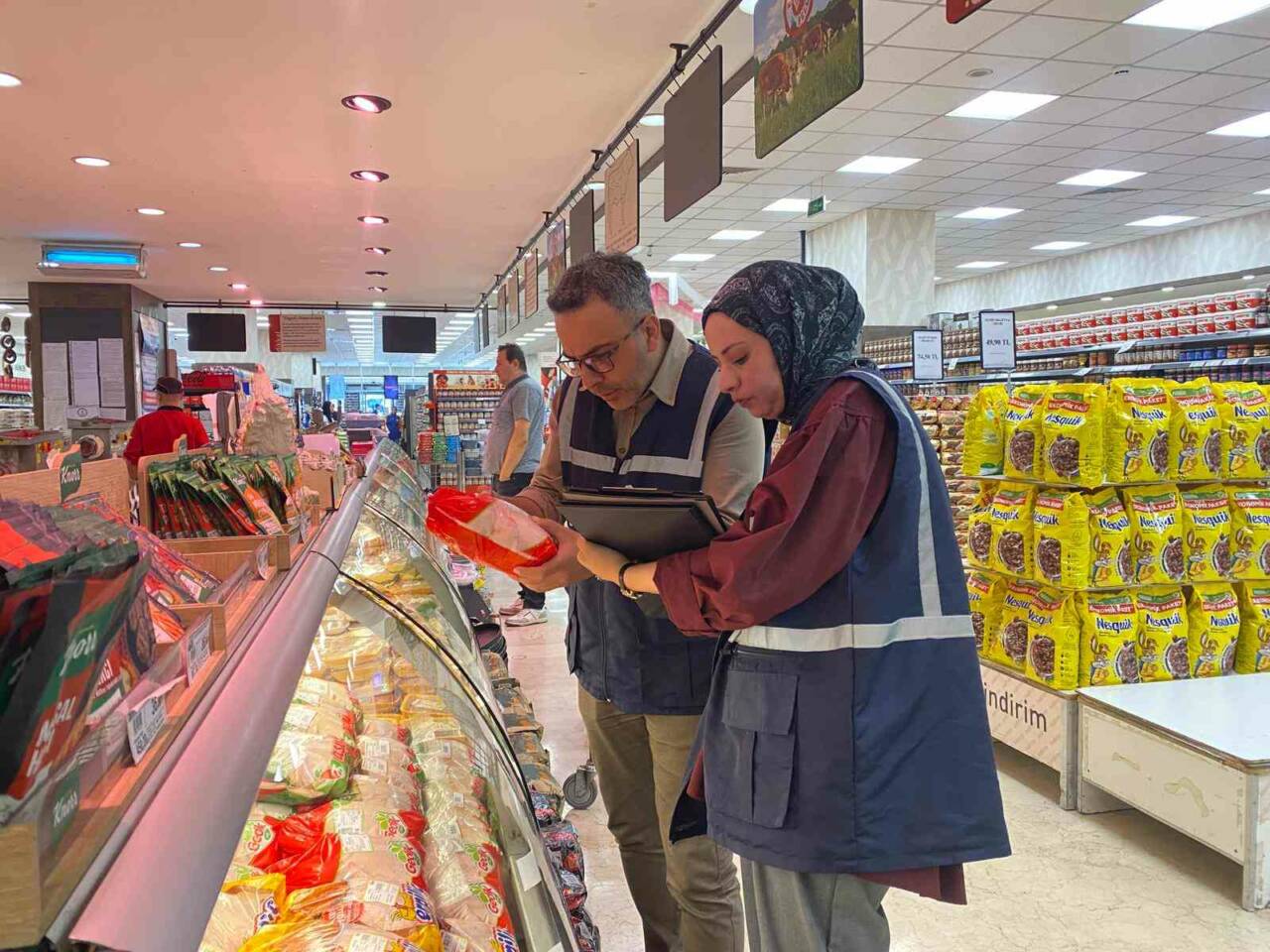 Ticaret Bakanlığı ekipleri, Ankara’da ‘fahiş fiyat’ı önlemek amacıyla denetim gerçekleştirdi.