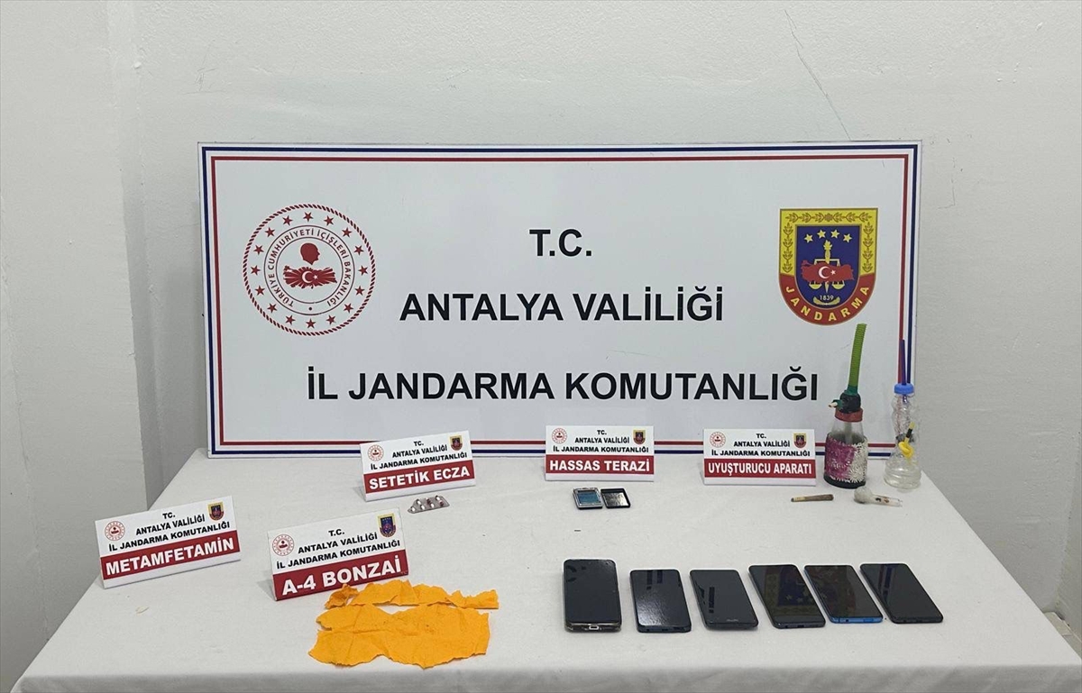 ANTALYA (AA) – Antalya’nın Alanya ve Kepez ilçelerinde düzenlenen uyuşturucu