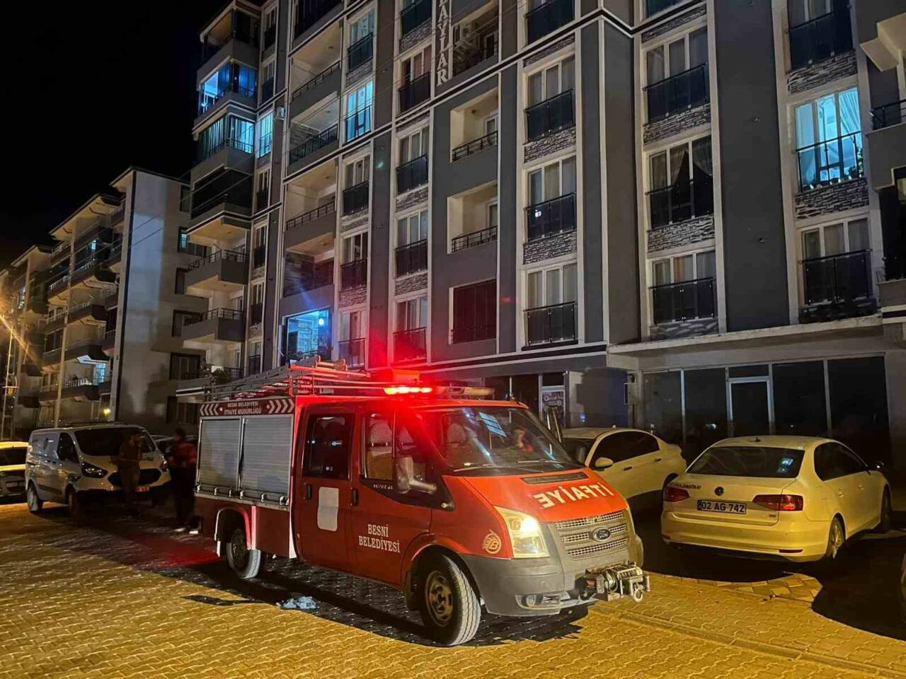 Adıyaman’ın Besni ilçesinde bir apartmanda çıkan gaz kokusu paniğe neden