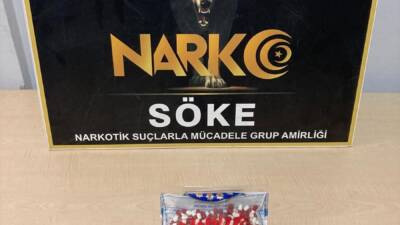 AYDIN (AA) – Aydın’ın Söke ilçesinde, üzerlerinde uyuşturucu ele geçirilen