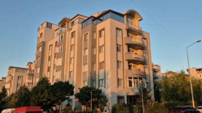 Bahçeşehir’de boşanma aşamasında olduğu eşinin oturduğu siteye moto kurye kılığında