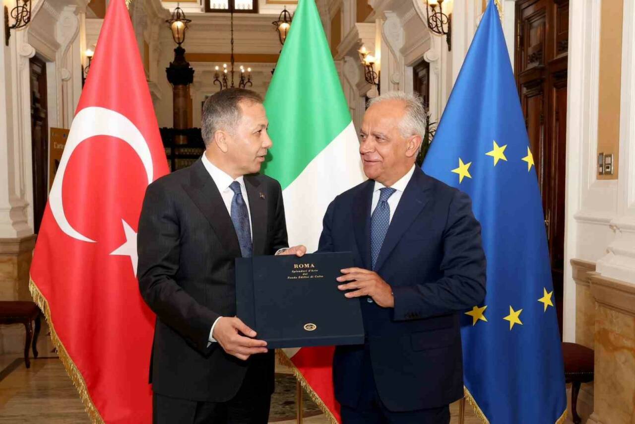 İçişleri Bakanı Ali Yerlikaya, İtalya İçişleri Bakanı Matteo Piantedosi ile