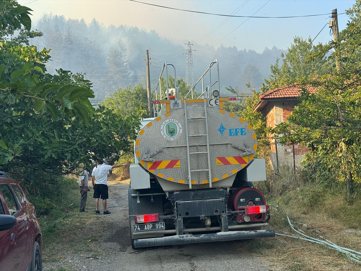 BARTIN (AA) – Bartın’da ormanlık alanda çıkan yangını kontrol altına