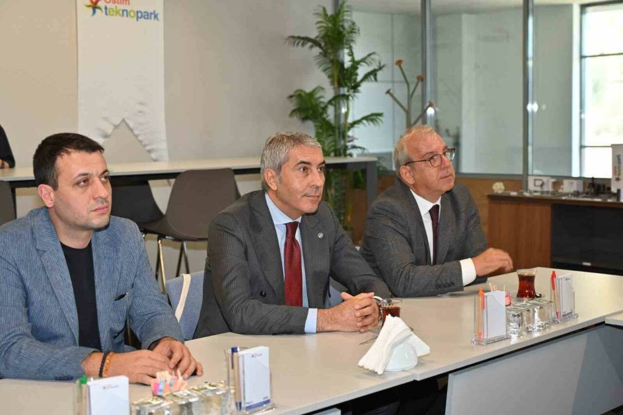 Beypazarı Kaymakamı Ünal Coşkun ve beraberindeki heyet, OSTİM Organize Sanayi