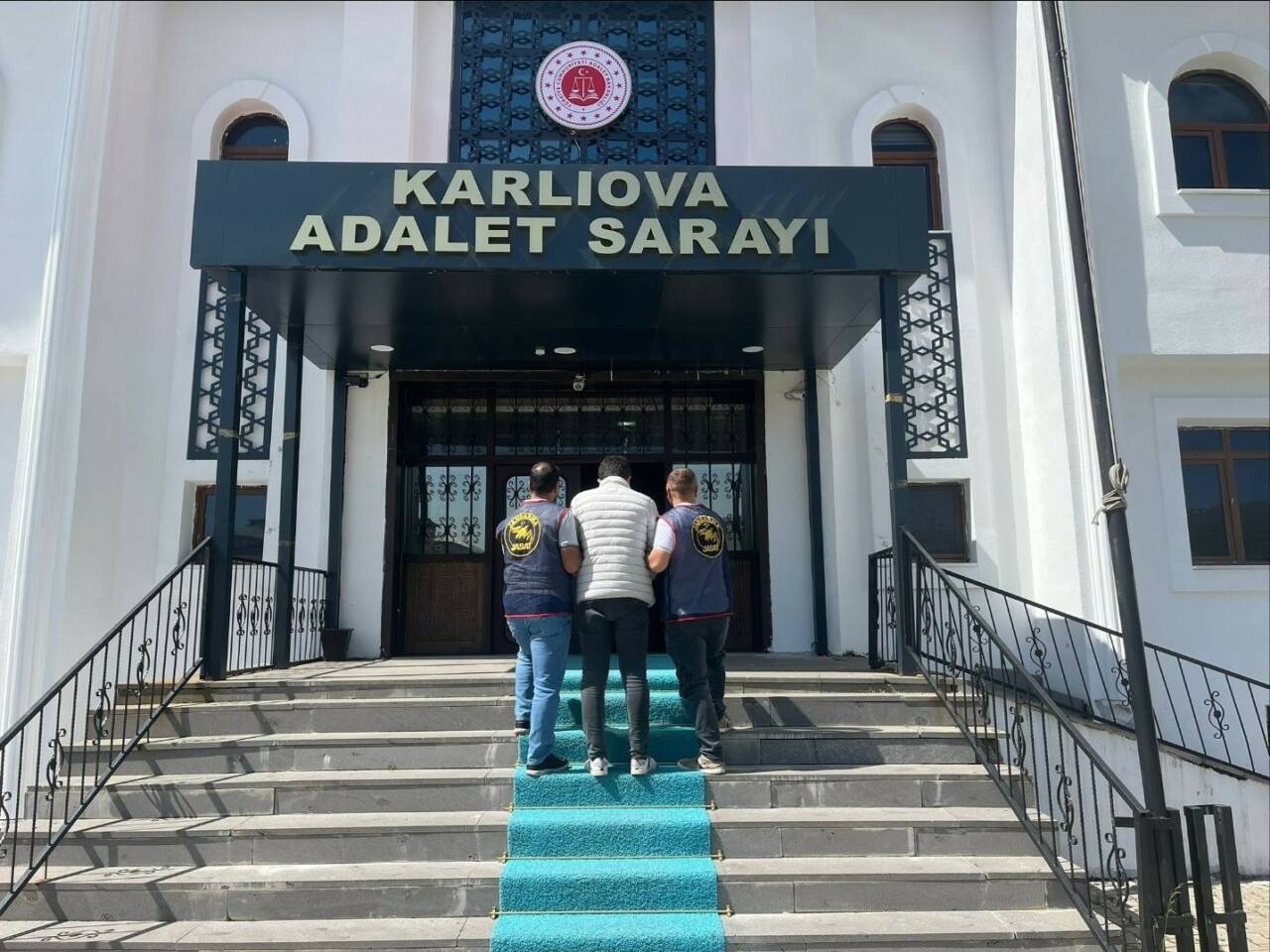 Bingöl’de jandarma ekipleri tarafından yapılan çalışmada, kesinleşmiş hapis cezası bulunan