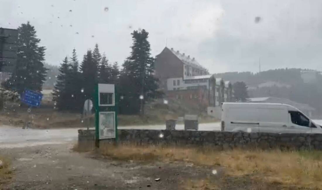 Bursa’da aşırı sıcaklıklardan bunalan vatandaşlar, 5 dakika etkili olan yağmurla