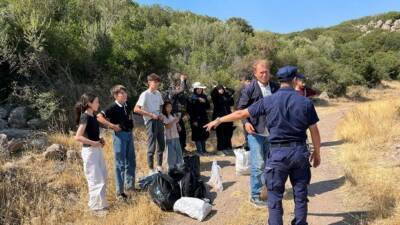 Çanakkale’nin Ayvacık ilçesinde 6’sı çocuk toplam 16 kaçak göçmen yakalandı.