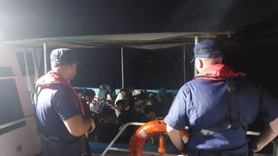 Çanakkale’nin Eceabat ilçesi açıklarında Sahil Güvenlik Komutanlığı ekiplerince bir balıkçı