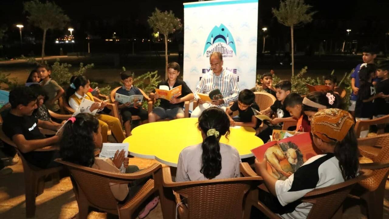 Eyyübiye Belediye Başkanı Mehmet Kuş, “Parkta Buluşalım Kütüphaneyle Tanışalım” projesi