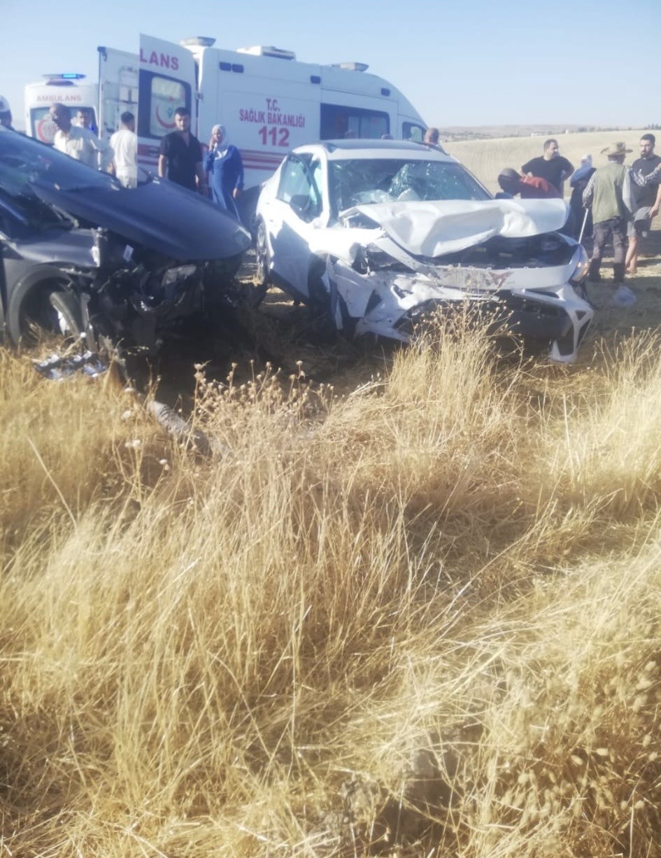Diyarbakır’ın Bismil ilçesinde iki otomobilin çarpıştığı kazada 6 kişi yaralandı.