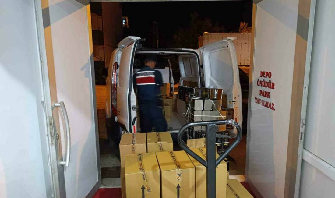 Balıkesir’in Edremit ilçesinde sahte zeytinyağı üretimi yapılan bir depoya düzenlenen