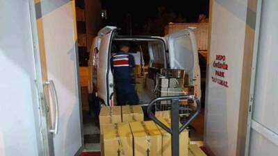 Balıkesir’in Edremit ilçesinde sahte zeytinyağı üretimi yapılan bir depoya düzenlenen