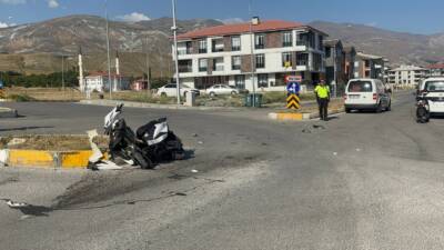 Erzincan’da elektrikli bisiklet ile otomobilin çarpışması sonucu meydana gelen trafik