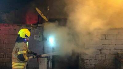 Balıkesir’in Gönen ilçesinde bir evde çıkan yangın, itfaiye ekiplerinin müdahalesiyle