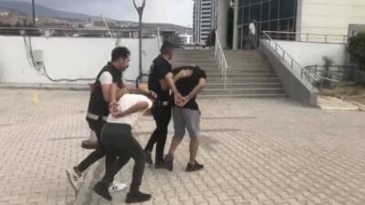 Hatay’ın İskenderun ilçesinde farklı suçlardan haklarında yakalama kararı bulunan 2