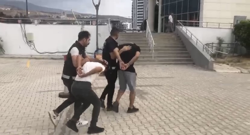 Hatay’ın İskenderun ilçesinde farklı suçlardan haklarında yakalama kararı bulunan 2